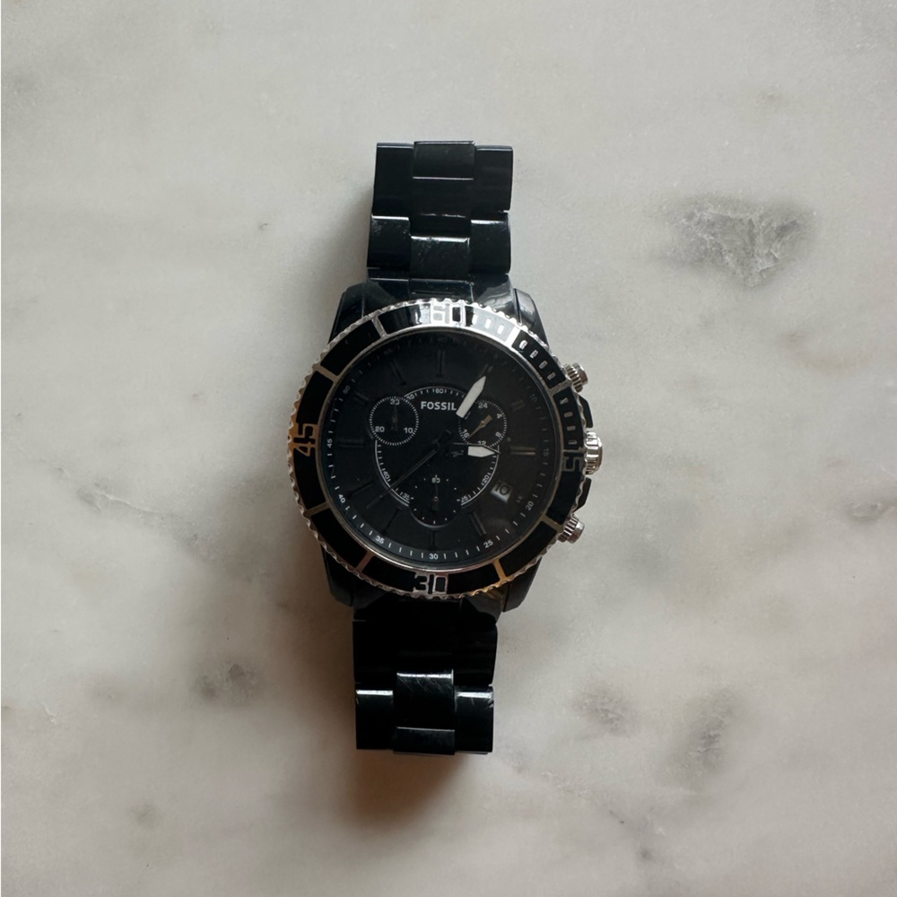 Fossil Black Watch. From 2009 - acrylic and shinny. Good condition needs battery
